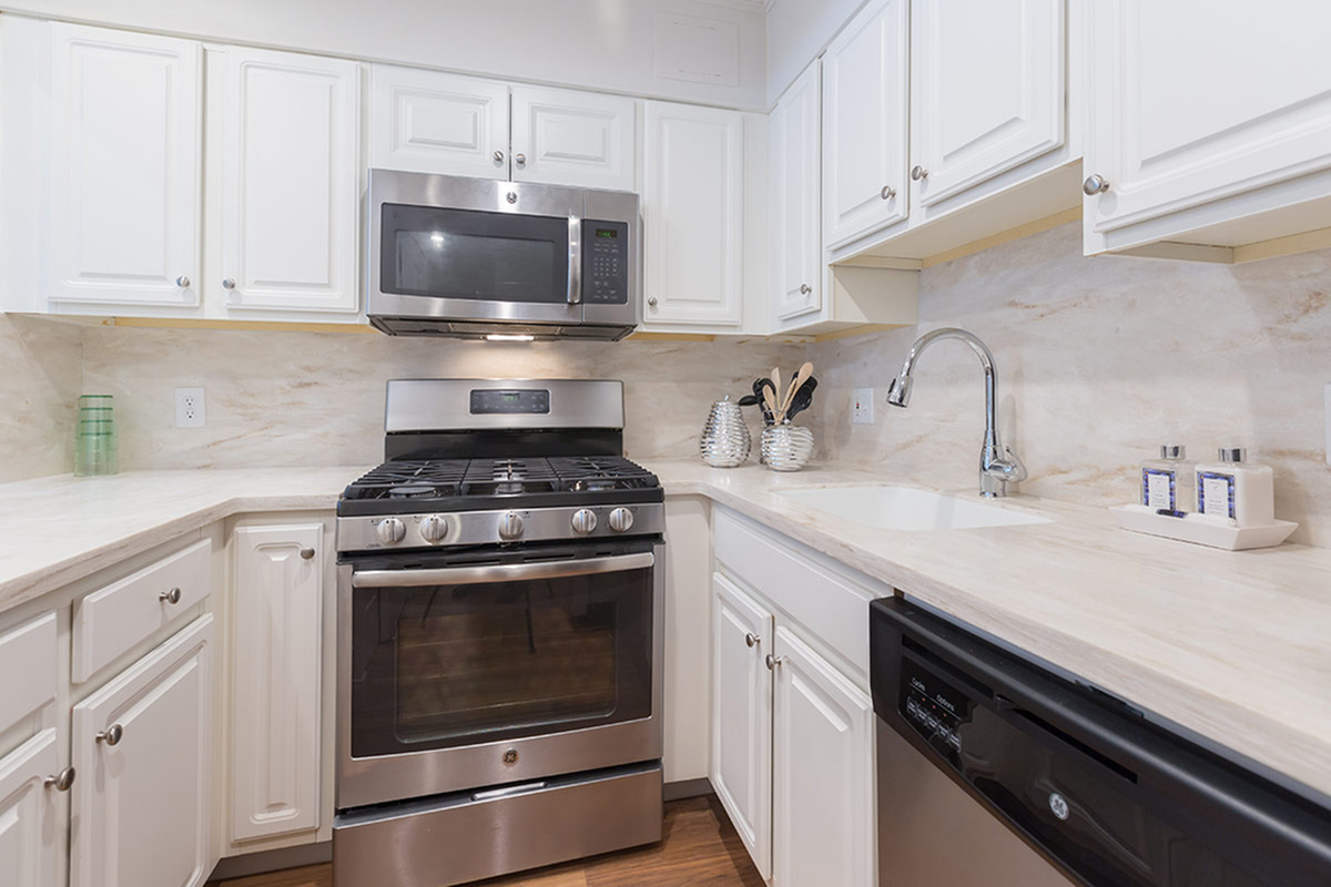 2 bed, 1 bath apartment for rent at 145 Commercial St, North End — photo 6 of 16