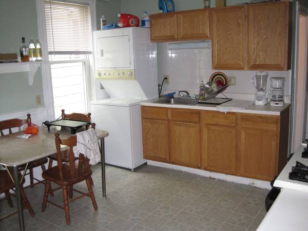 4 bed, 2 bath apartment for rent at 88 Fisher Ave Unit 3, Mission Hill — photo 2 of 6