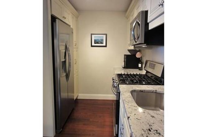 6 Whittier Pl, West End