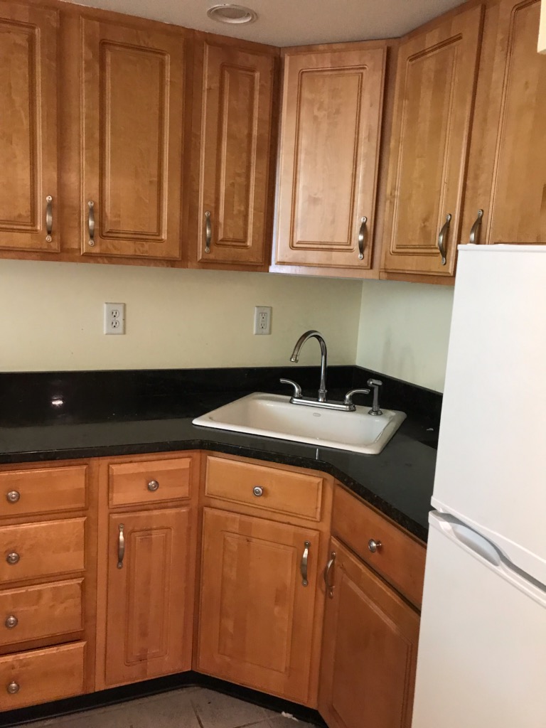 Photo 3 of 107 Queensberry St. Unit B