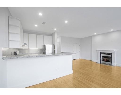 Photo 4 of 140 Boylston St. Unit 5