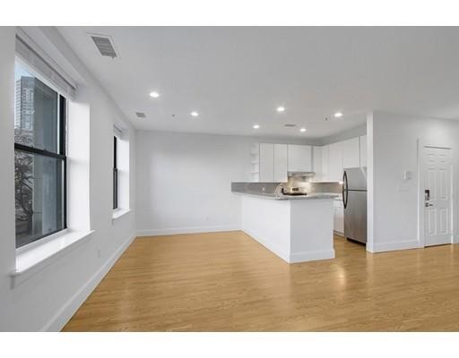 Photo 5 of 140 Boylston St. Unit 5