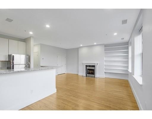 Photo 7 of 140 Boylston St. Unit 5