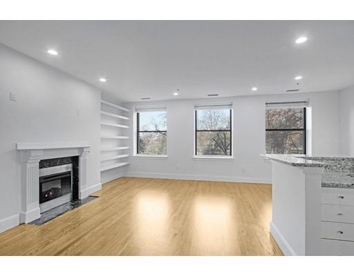 Photo 8 of 140 Boylston St. Unit 5