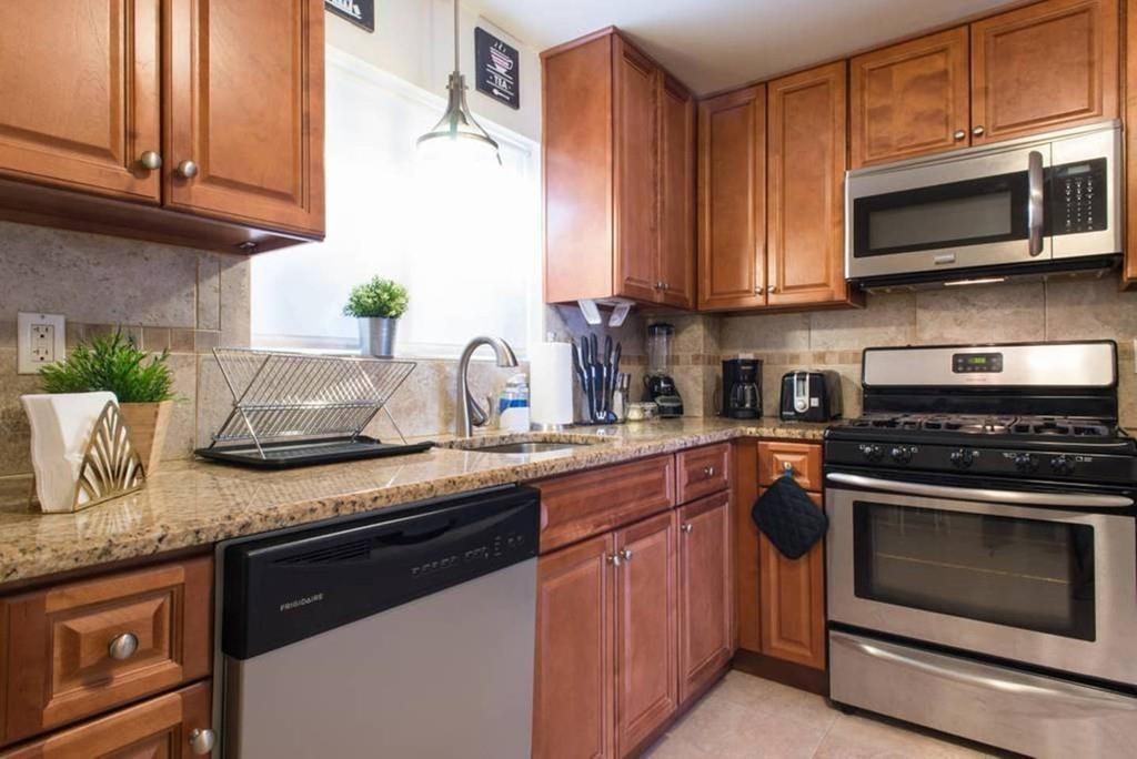 27 Oxford Cir., Belmont