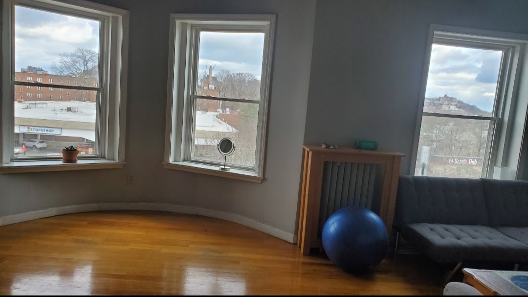 4 bed, 2 bath apartment for rent at 154 Harvard St Unit 1, Brookline — photo 3 of 4