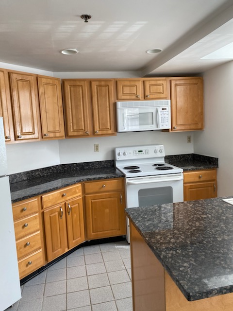Photo 2 of 16 Queensberry St. Unit D