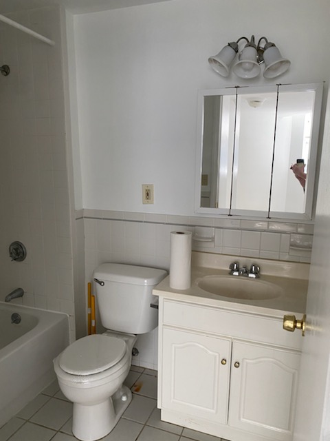 Photo 3 of 16 Queensberry St. Unit D