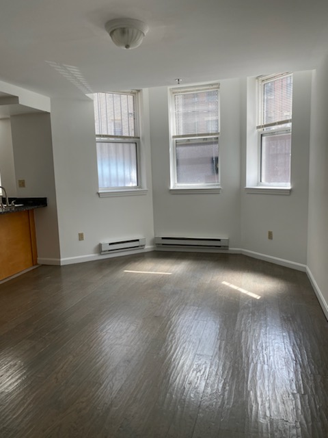 Photo 4 of 16 Queensberry St. Unit D