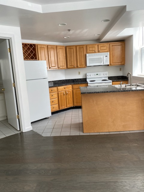 Photo 5 of 16 Queensberry St. Unit D