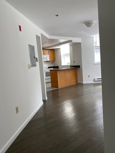 Photo 6 of 16 Queensberry St. Unit D