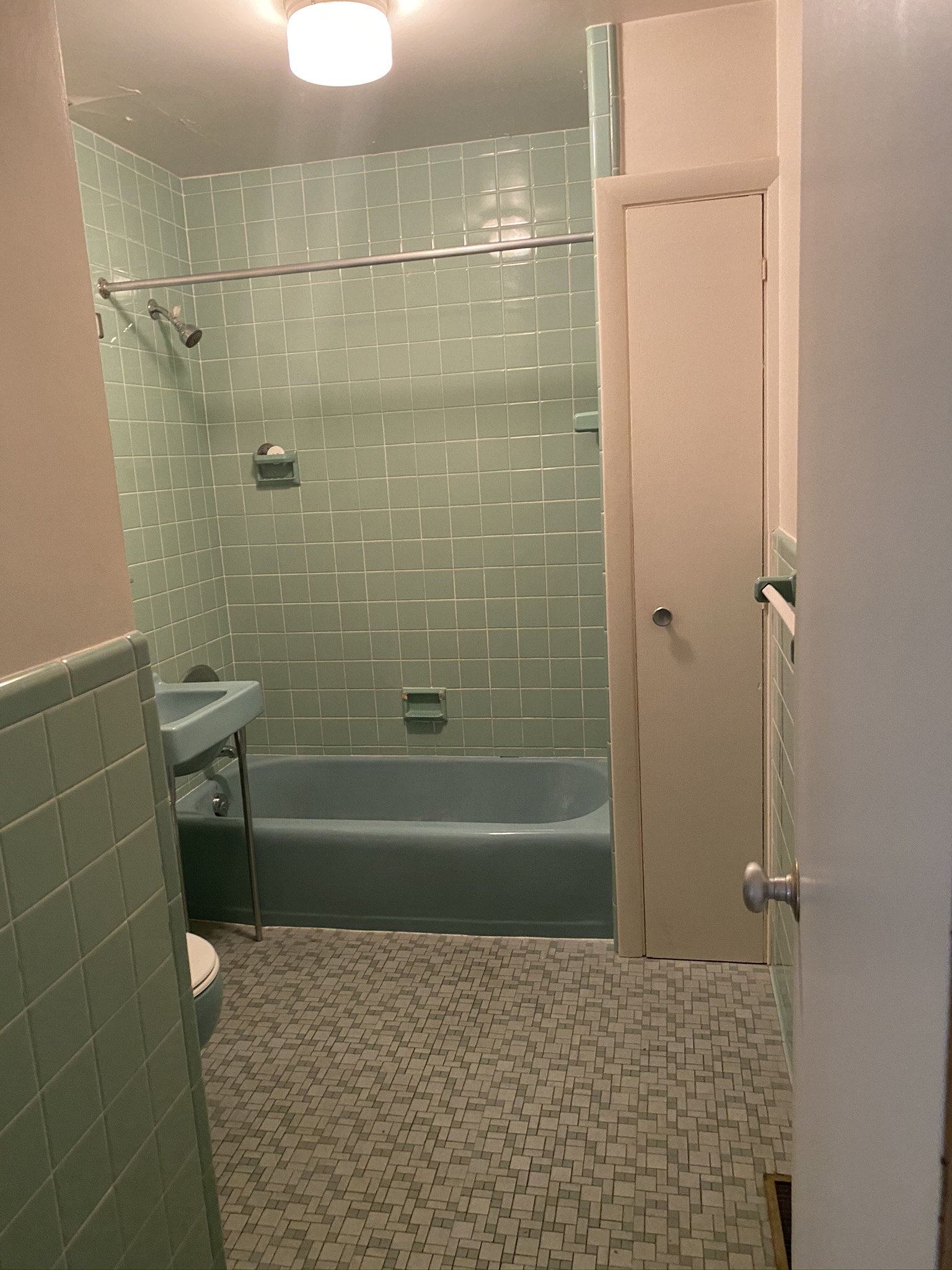 2 bed, 1 bath apartment for rent at 29 Center St Unit 1ST FLOOR, Watertown — photo 8 of 10