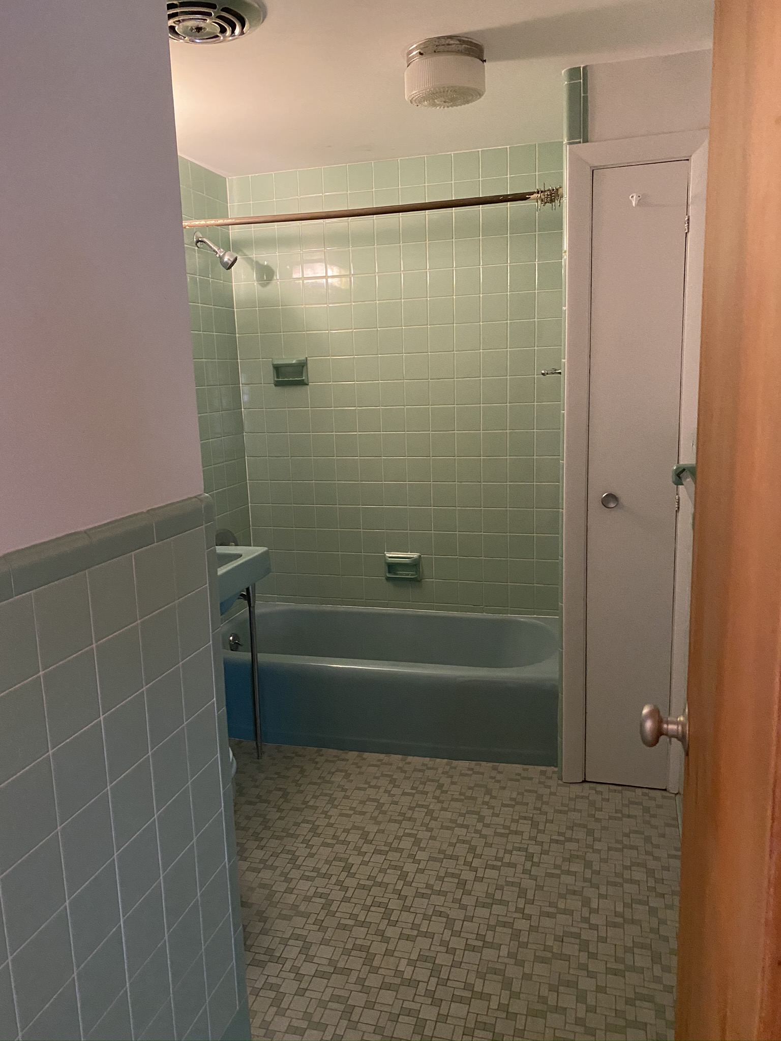 3 bed, 1 bath apartment for rent at 29 Center St Unit 2ND FLOOR, Watertown — photo 8 of 10