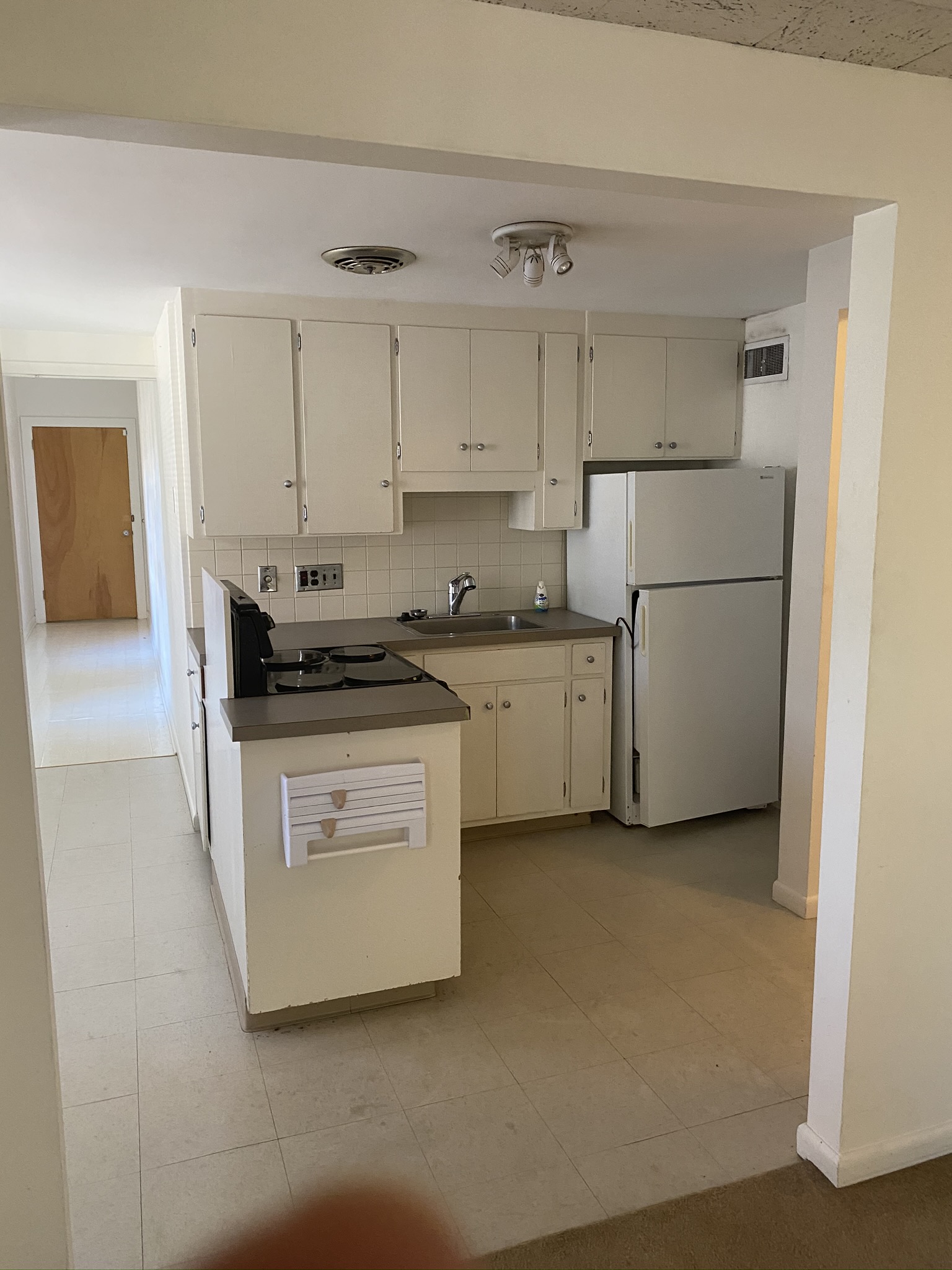 3 bed, 1 bath apartment for rent at 29 Center St Unit 2ND FLOOR, Watertown