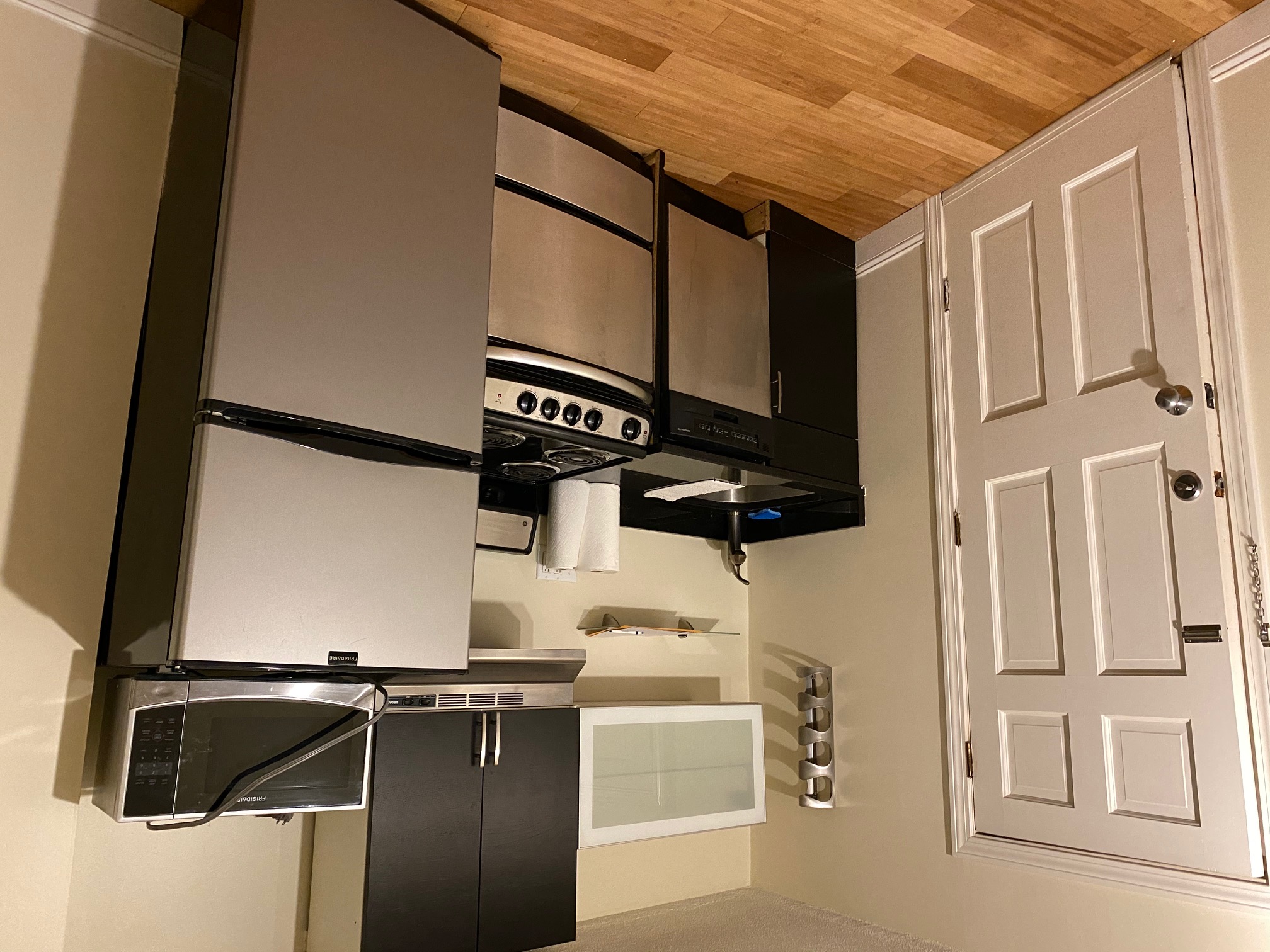 20 Bartlett Pl. - 2,200USD / month