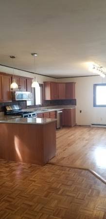 5 bed, 2 bath apartment for rent at 41 Avon St Unit 2, Spring Hill — photo 3 of 10