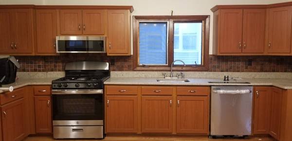 5 bed, 2 bath apartment for rent at 41 Avon St Unit 2, Spring Hill — photo 2 of 10