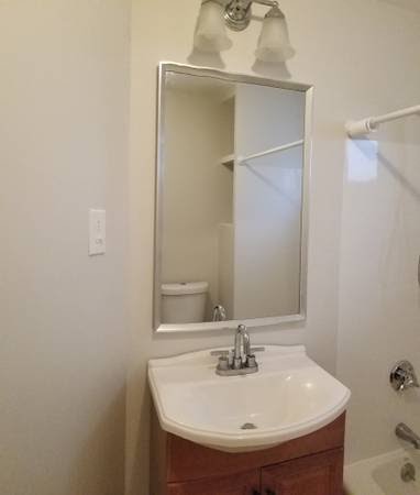 5 bed, 2 bath apartment for rent at 41 Avon St Unit 2, Spring Hill — photo 9 of 10