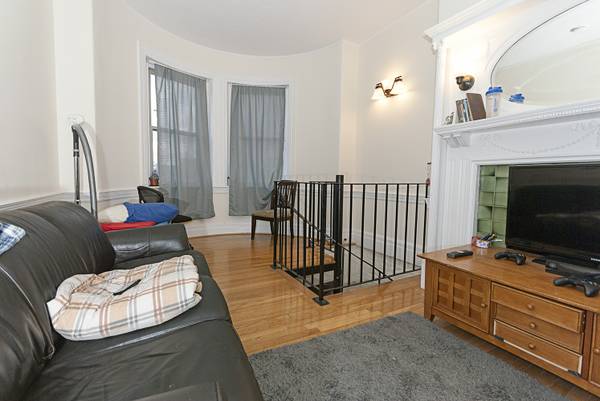2 bed, 1 bath apartment for rent at 1 Miner St Unit 1, Fenway — photo 4 of 14