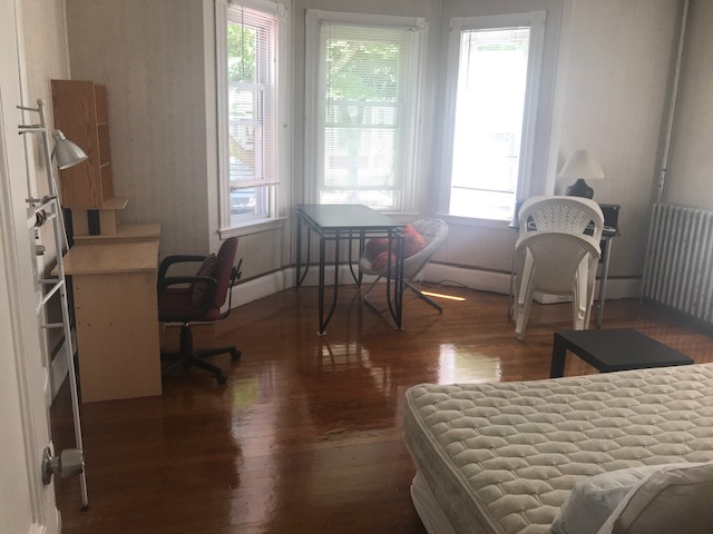2 bed, 1 bath apartment for rent at 107 Franklin St Unit 1, Brookline — photo 5 of 16