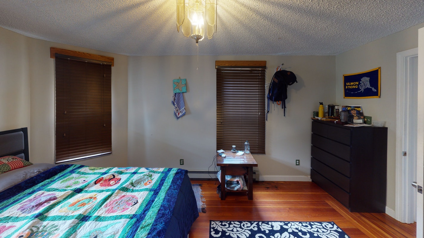 27 Princeton St, Medford