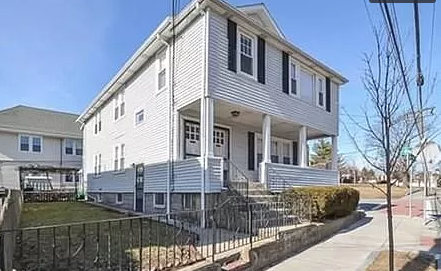 3 bed, 1 bath apartment for rent at 40 Waverley Ave Unit 2, Watertown — photo 4 of 5