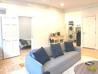 174 Newbury St, Back Bay