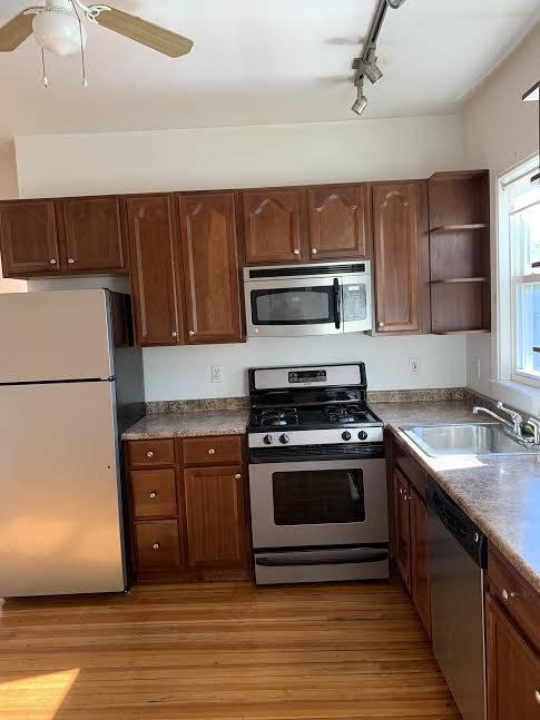 3 bed, 1 bath apartment for rent at 17 Oliver St Unit 3, Somerville — photo 1 of 20