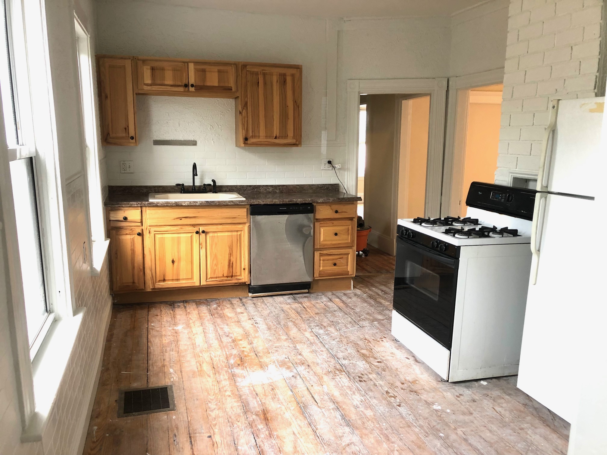 3 bed, 1 bath apartment for rent at 44 Sycamore St Unit 1, Somerville — photo 1 of 12