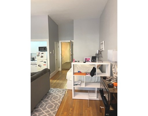 Studio bed, 1 bath apartment for rent at 18 Commonwealth Ave Unit 2, Back Bay — photo 3 of 11