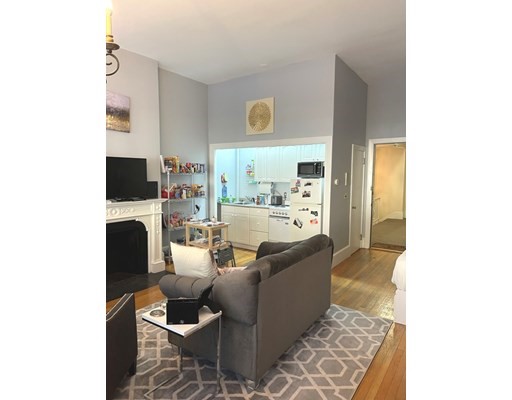 Studio bed, 1 bath apartment for rent at 18 Commonwealth Ave Unit 2, Back Bay — photo 2 of 11