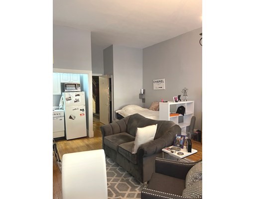 Studio bed, 1 bath apartment for rent at 18 Commonwealth Ave Unit 2, Back Bay — photo 8 of 11