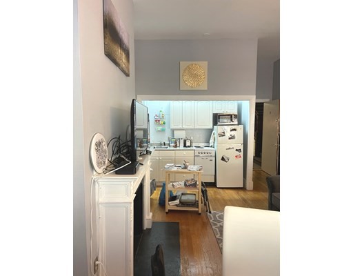 Studio bed, 1 bath apartment for rent at 18 Commonwealth Ave Unit 2, Back Bay — photo 9 of 11
