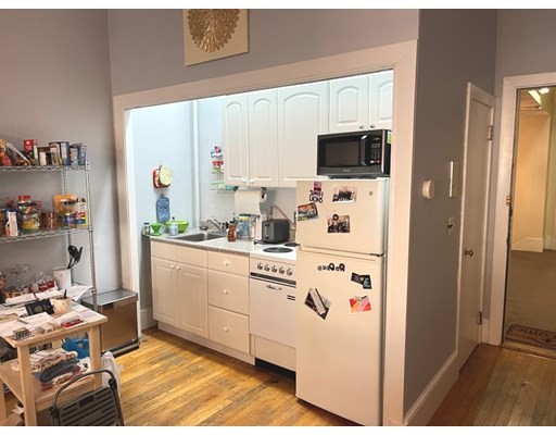 Studio bed, 1 bath apartment for rent at 18 Commonwealth Ave Unit 2, Back Bay — photo 10 of 11