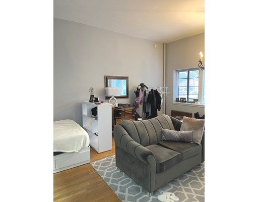 Studio bed, 1 bath apartment for rent at 18 Commonwealth Ave Unit 2, Back Bay — photo 6 of 11