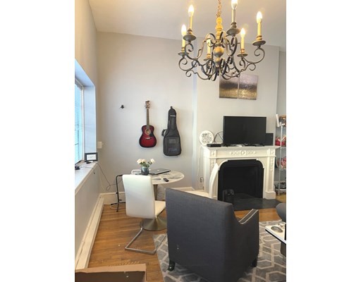 Studio bed, 1 bath apartment for rent at 18 Commonwealth Ave Unit 2, Back Bay