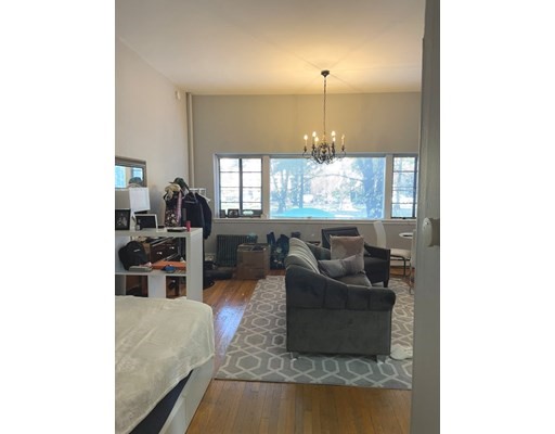 Studio bed, 1 bath apartment for rent at 18 Commonwealth Ave Unit 2, Back Bay — photo 4 of 11