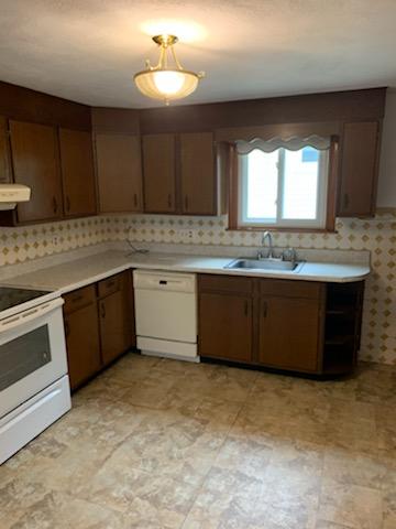 4 bed, 1.5 bath apartment for rent at 29 Highland Ave Unit 2, Watertown — photo 3 of 18
