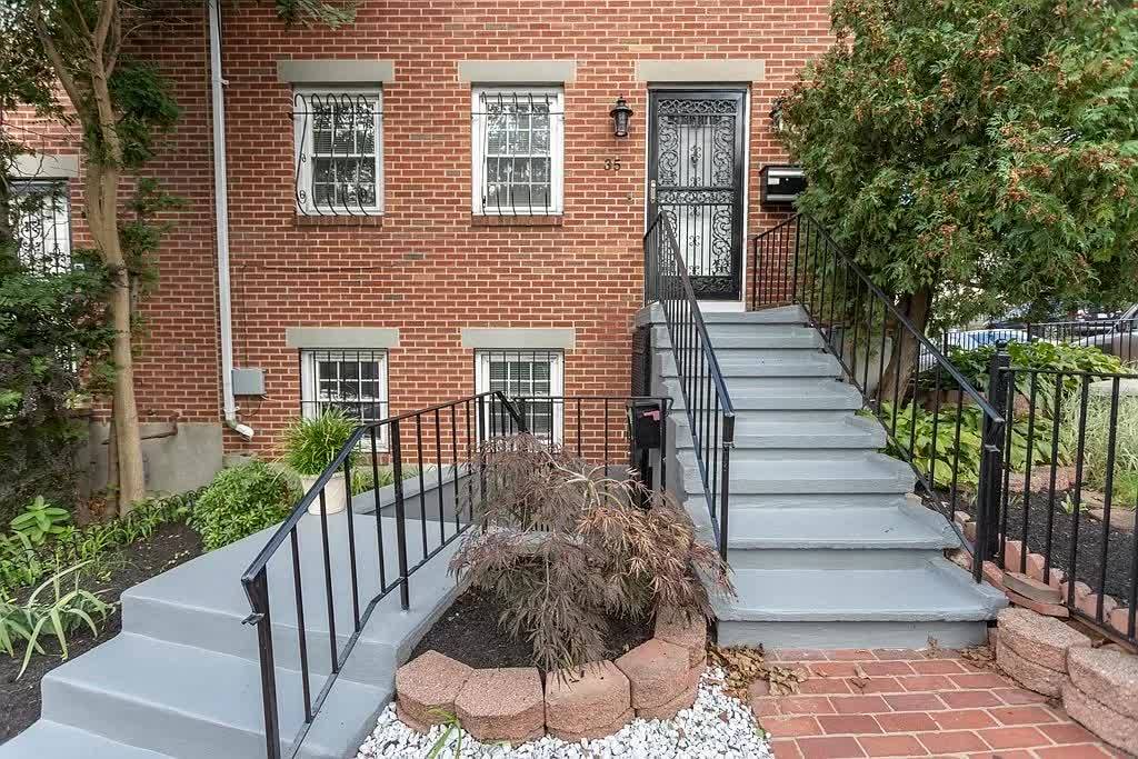 35 Fort Ave, Roxbury