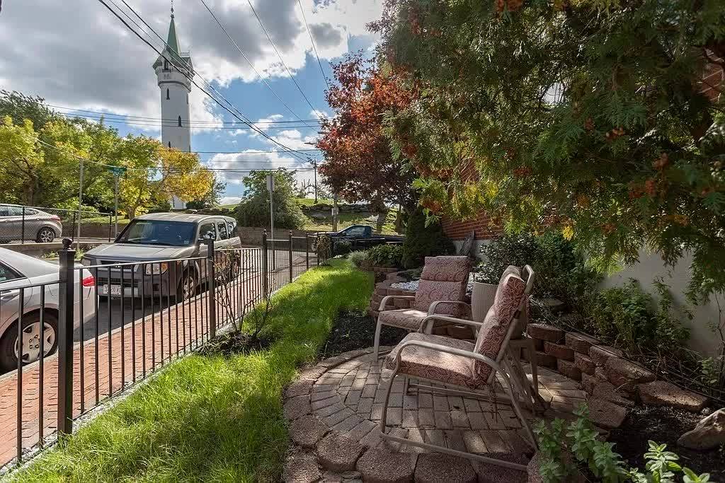 35 Fort Ave, Roxbury