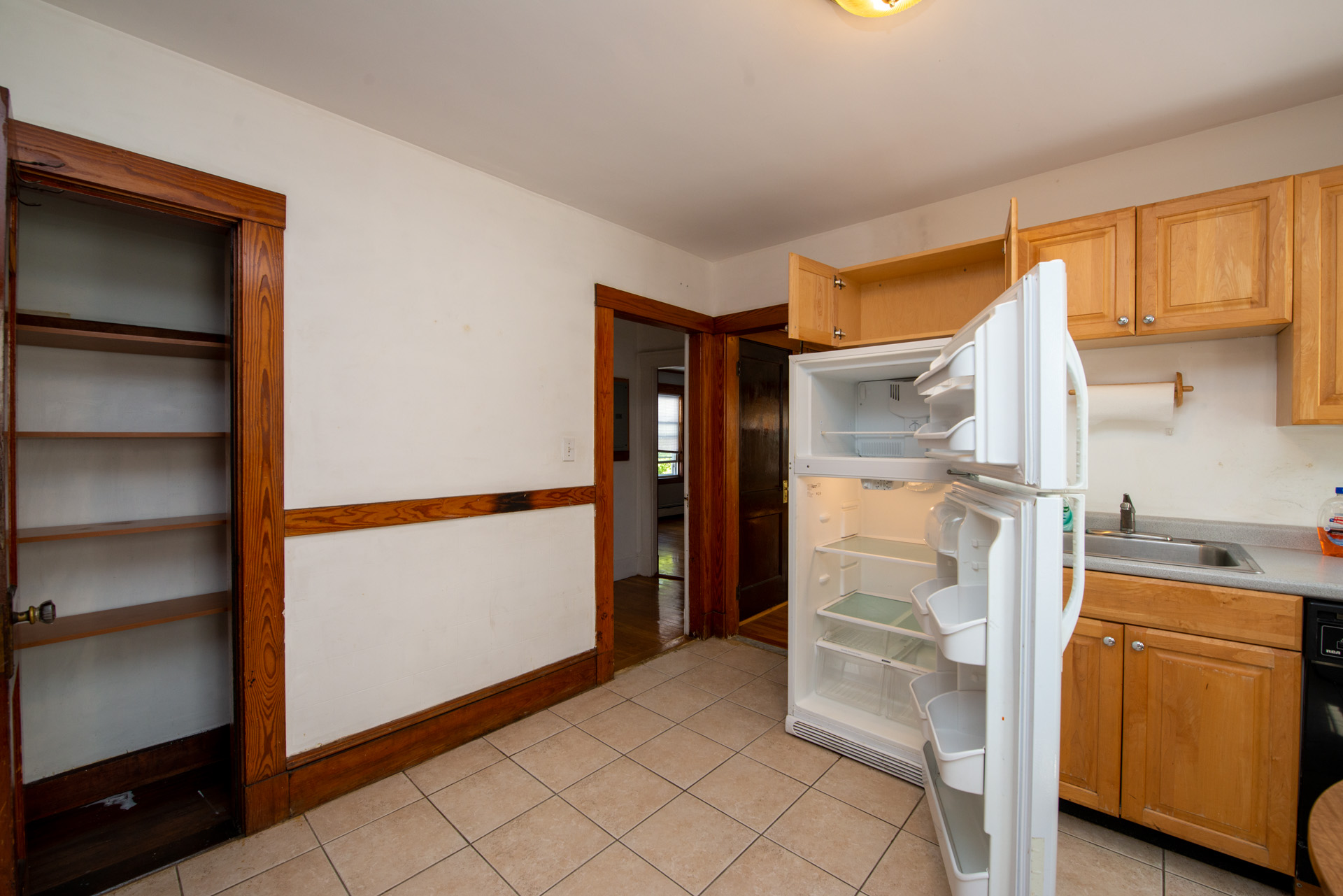 2 bed, 1 bath apartment for rent at 14 Lyne Rd Unit 1ST FLR, Brighton — photo 3 of 11