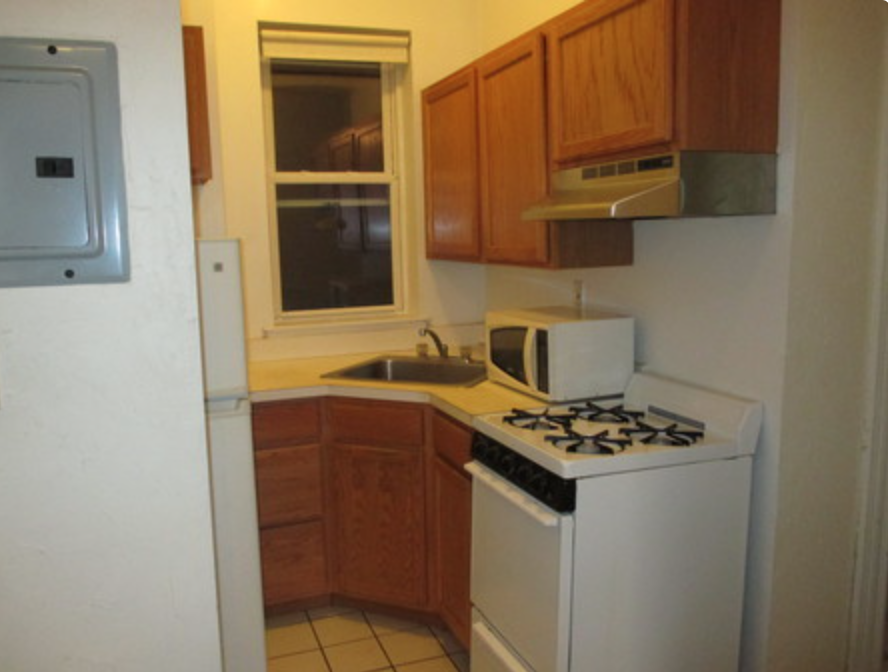 1 bed, 1 bath apartment for rent at 1127 Commonwealth Ave Unit 4, Allston — photo 4 of 5