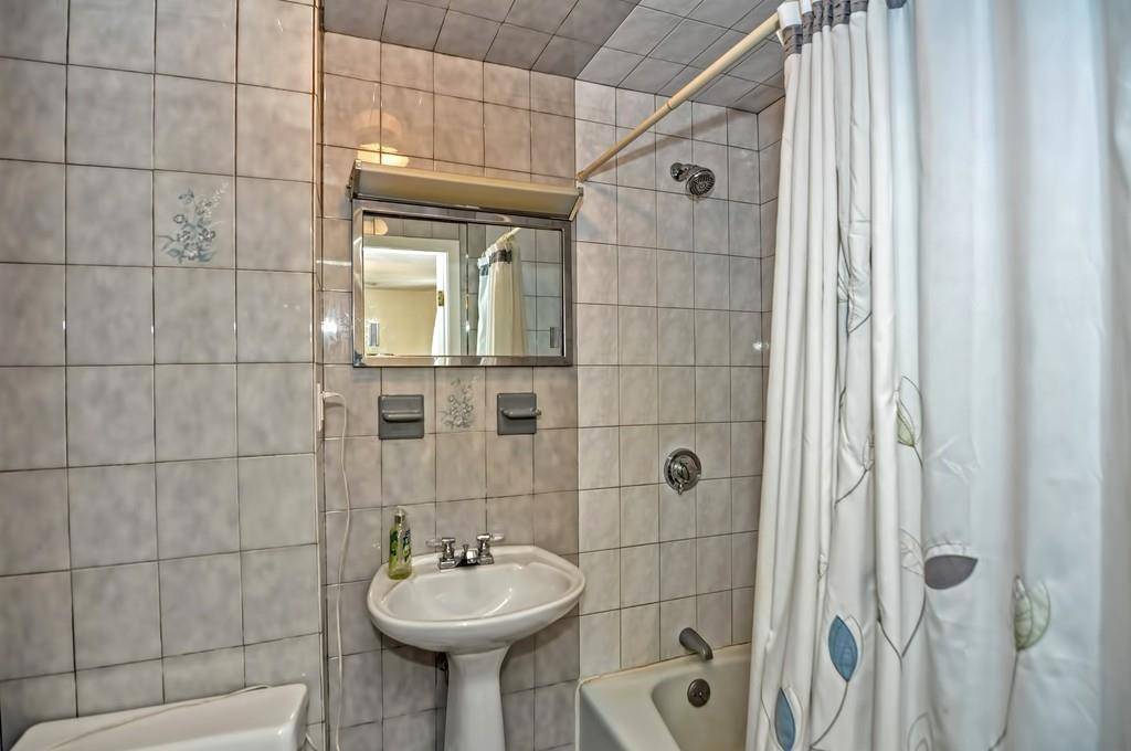 2 bed, 2 bath apartment for rent at 15 Princeton St Unit 2, Medford — photo 6 of 9