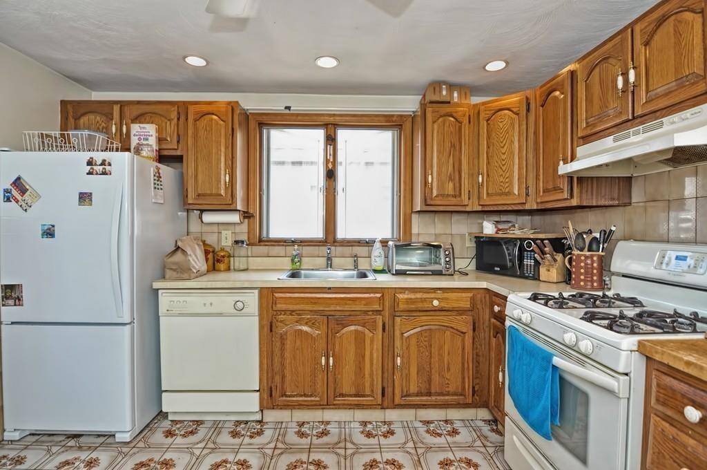 2 bed, 2 bath apartment for rent at 15 Princeton St Unit 2, Medford