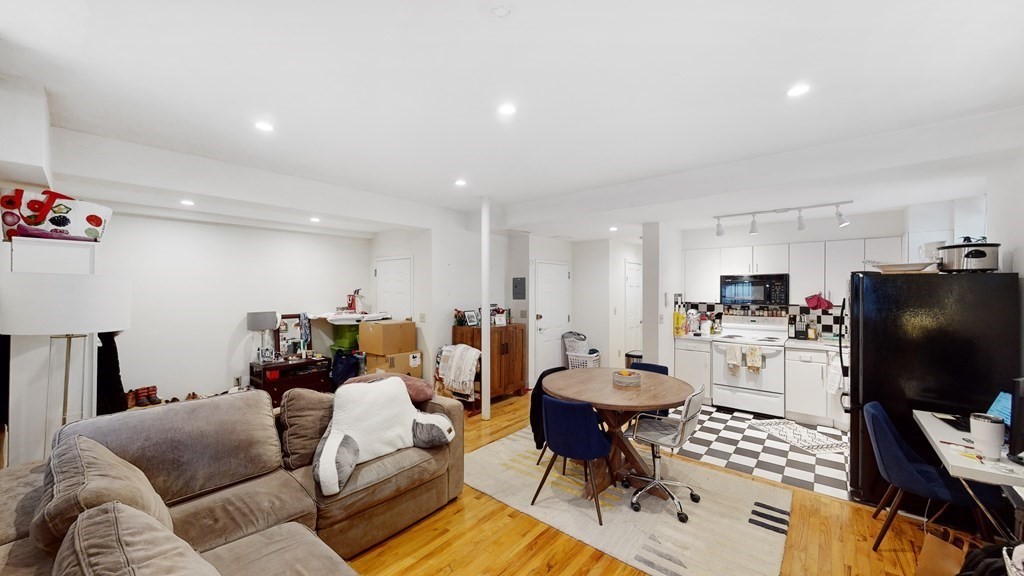 1 bed, 1 bath apartment for rent at 2 Brimmer St Unit B, Beacon Hill — photo 2 of 24