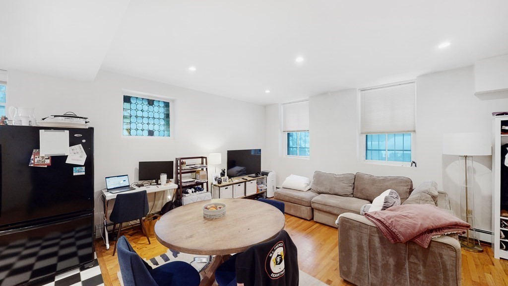 1 bed, 1 bath apartment for rent at 2 Brimmer St Unit B, Beacon Hill — photo 3 of 24