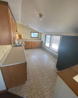 4 bed, 3 bath apartment for rent at 539 Commonwealth Ave, Newton — photo 2 of 10
