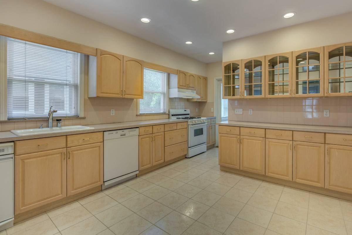 2 bed, 1 bath apartment for rent at 384 School St, Watertown — photo 1 of 23