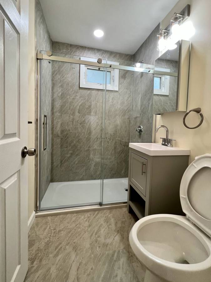 22 Anita Ter, Roxbury