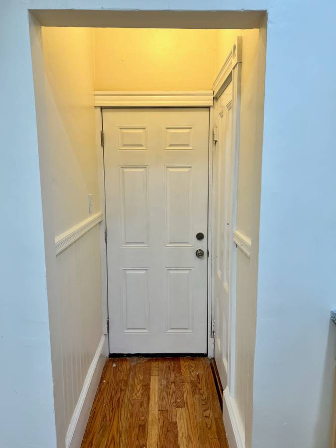 22 Anita Ter, Roxbury